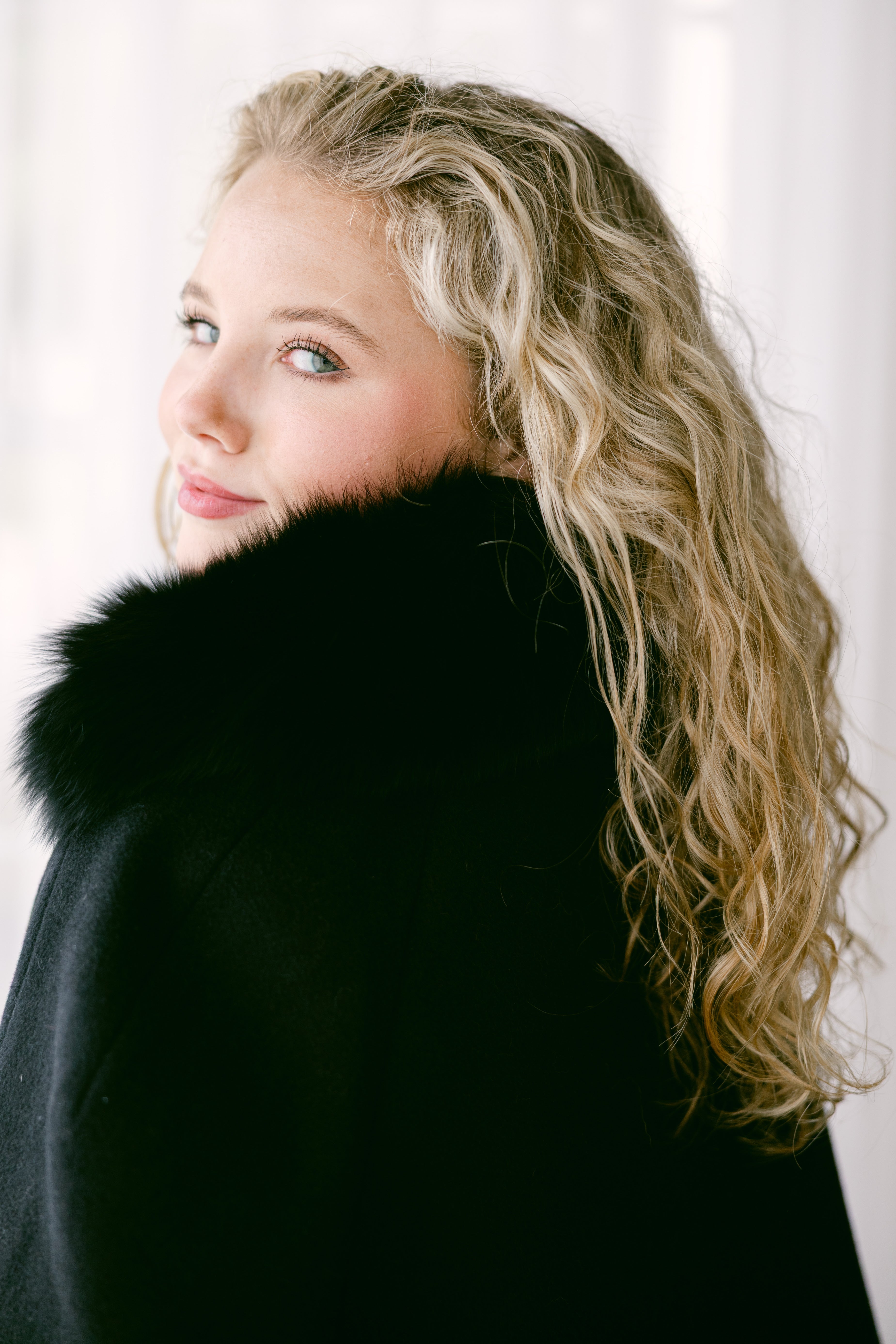 Black Dyed 20" Cashmere Blend Caplet w/Fox Ring Collar